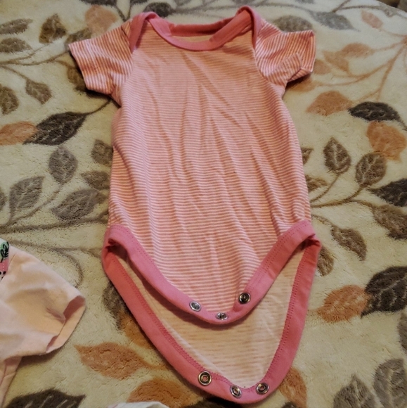 0-3 M Baby Girl Onsies - Picture 4 of 6